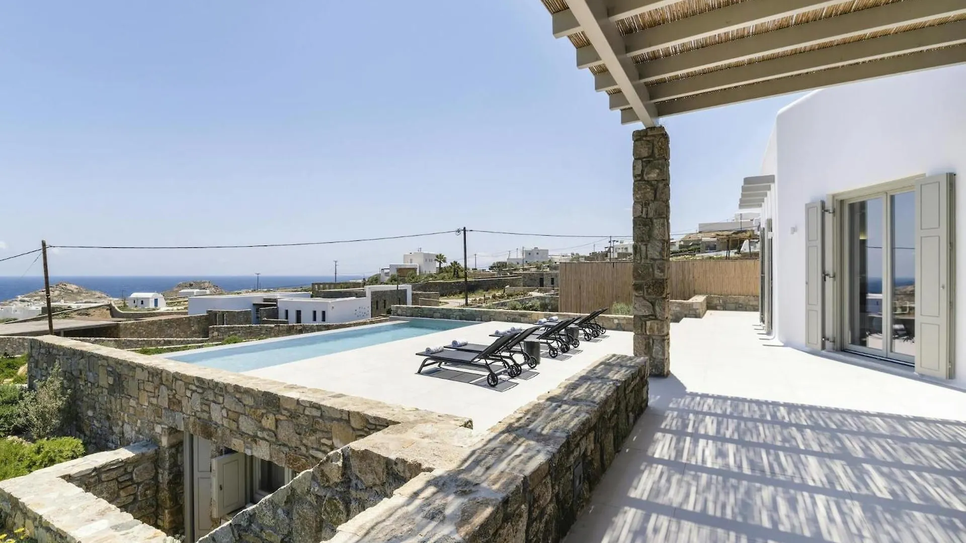 Pristine Villa With Swimming Pool 칼라파티스 펜션