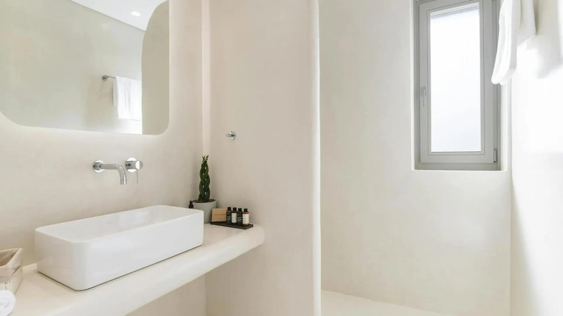 Pristine Villa With Swimming Pool 칼라파티스 펜션